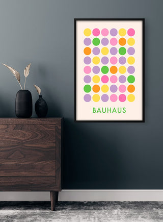 Framed Bauhaus Colored Dots Plakat featuring rows of colorful circles and "BAUHAUS" text on a modern wall.