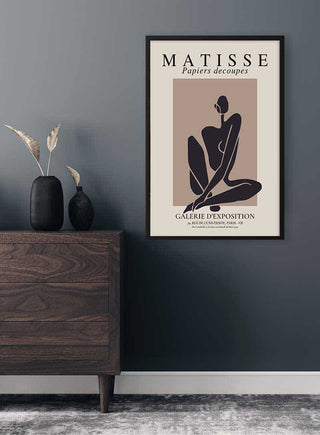Framed "Matisse Inspired Black Woman no. 2 Plakat" poster on a modern wall above a wooden dresser with vases.
